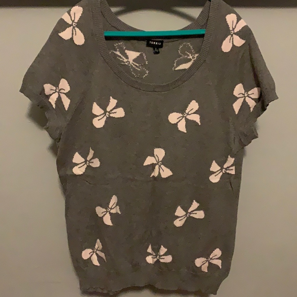 Cap sleeve sweater with bow design